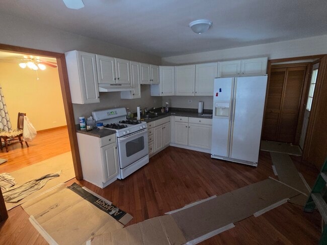 Building Photo - 1906 Beach Rd