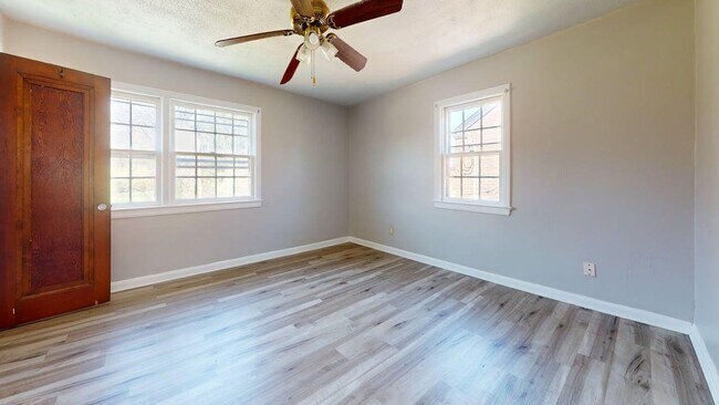 Building Photo - 1732 Spring Ave NE