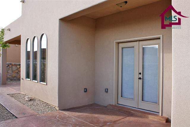 Building Photo - Beautiful Home in Gated community with pool, club house and limited work out facility.