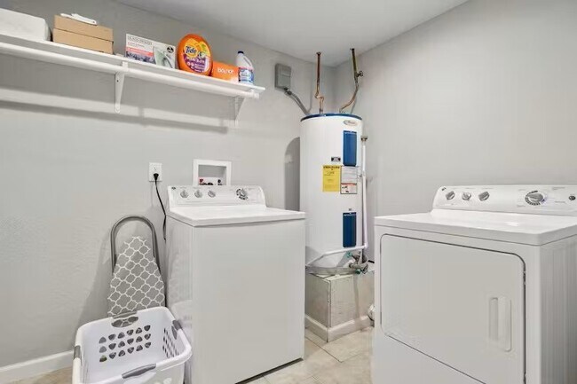 Building Photo - 15 Churchill Dr