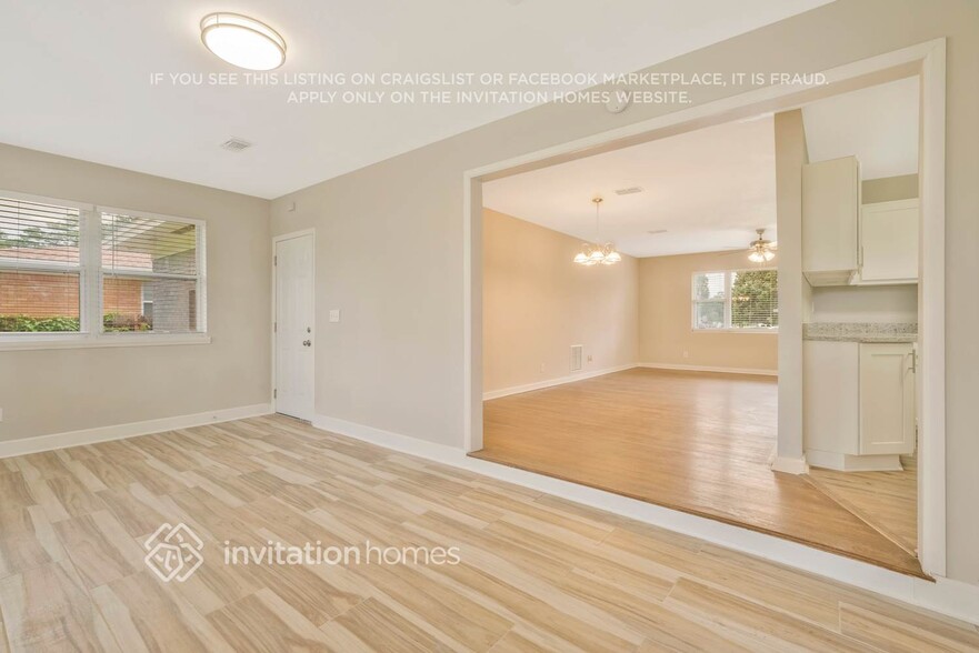Building Photo - 8519 Lamanto Ave N