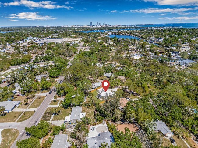 Building Photo - 4925 Camellia Way S