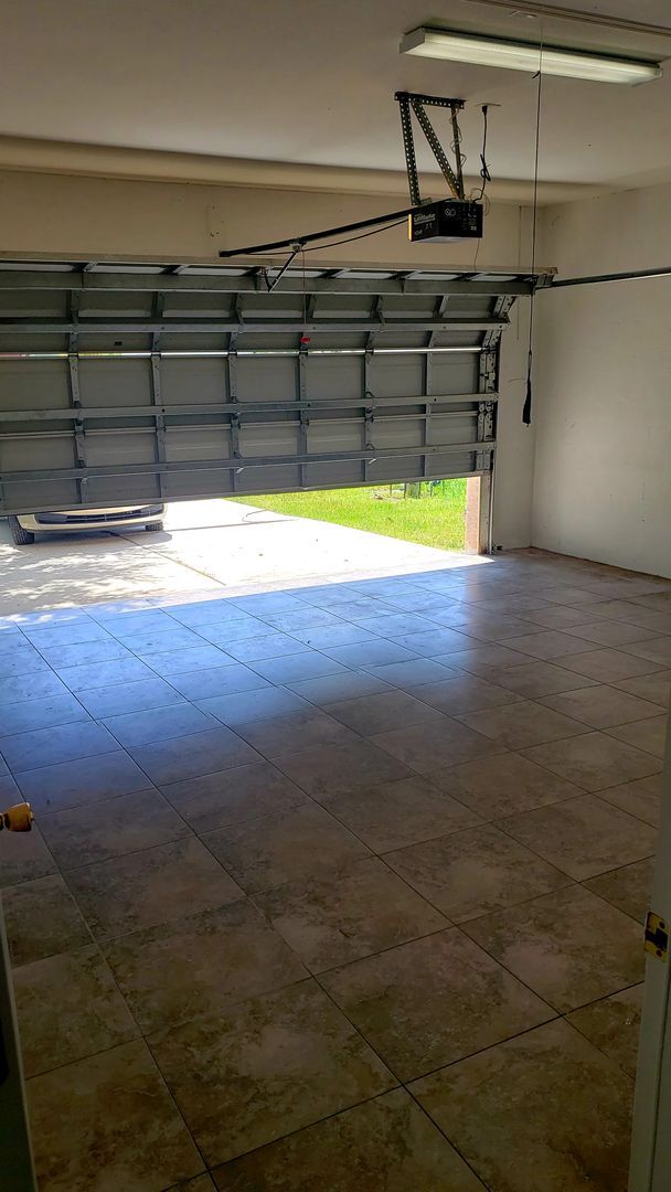 Building Photo - 3 bed 2 bath home