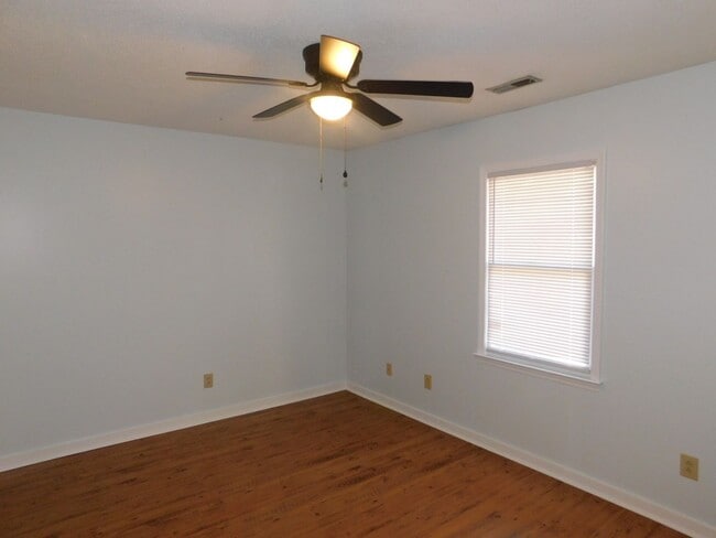 Building Photo - Family home