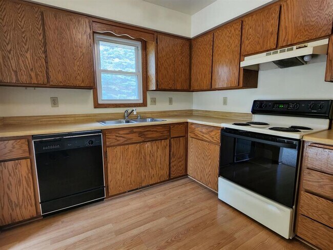 Building Photo - 4 La Crescenta Cir