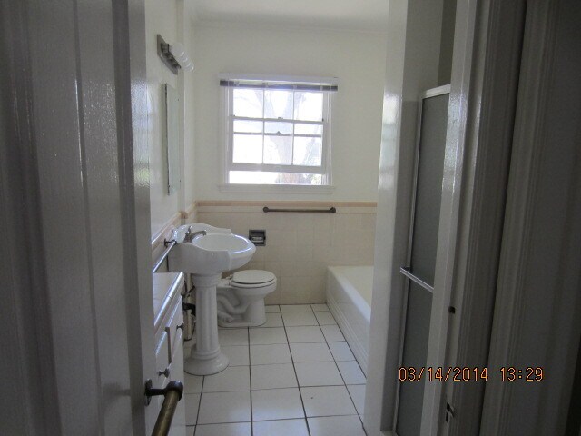 Building Photo - 1000 Tiverton Ave
