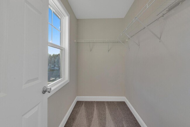 Building Photo - 3 BR close to Stone Bay!
