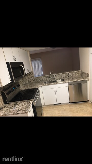 Building Photo - 3 br, 2.5 bath Condo - 5633 Drake Hollow Dr W