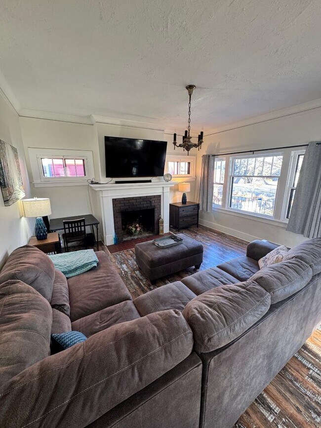 Building Photo - 2201 W State St