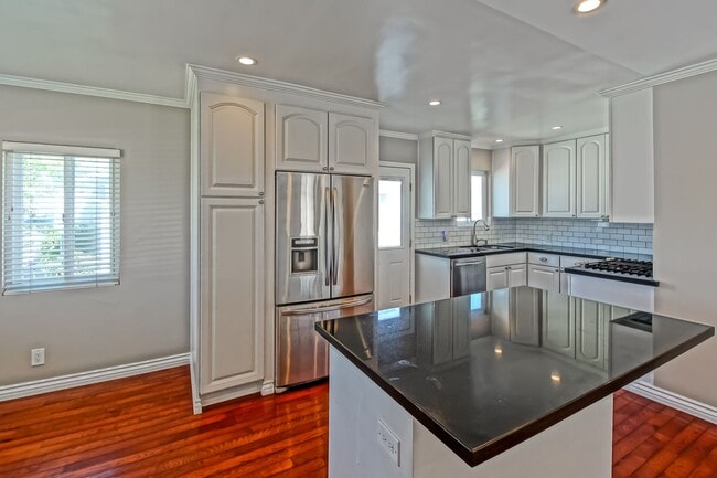 Building Photo - REMODELED, CHARMING & AIRY 3BR2BA HOME W/ OFFICE ON A LARGE LOT W/ NICELY LANDSCAPED FRONT YARD, ...