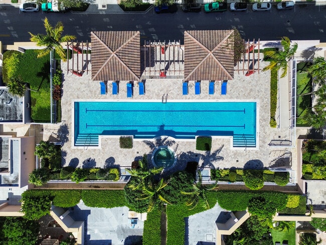 Building Photo - 410 Evernia St