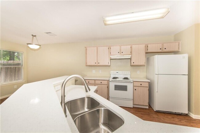 Building Photo - 9710 Sugar Hill Dr