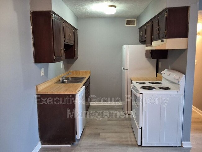 Building Photo - 345-14 ELMWOOD DRIVE