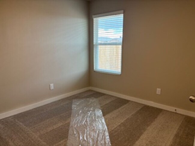 Building Photo - FIRST MONTH FREE - Beautiful New Home!