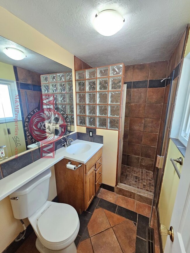 Building Photo - 5 Bd 3 Bath Home Cottonwood Heights