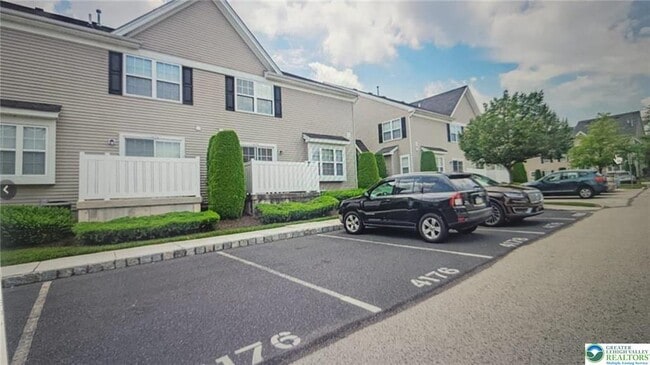 Building Photo - 4176 Bunker Hill Dr S