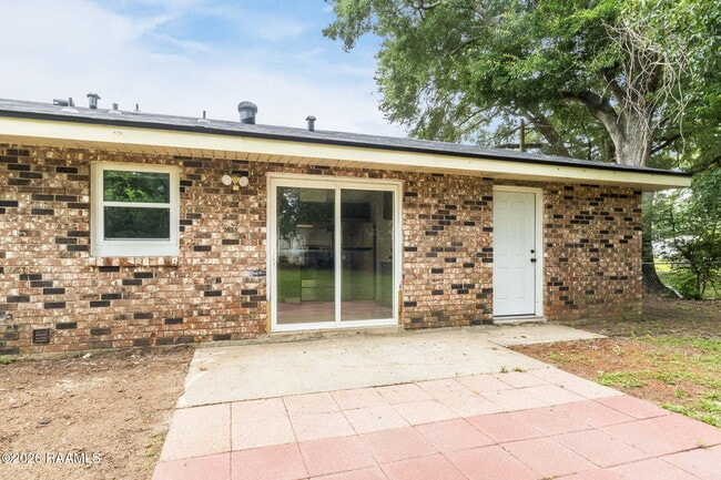 Building Photo - 304 W Broussard St