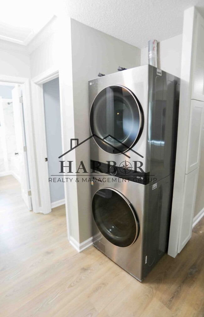 Building Photo - Newly Renovated 2 bedroom in SW Rochester! *RENT SPECIAL*