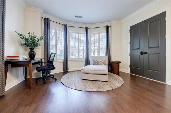 Building Photo - 470 Hamilton St SE