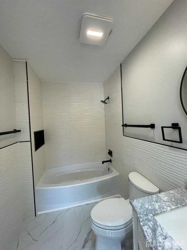 Building Photo - 42 Ashford Dr