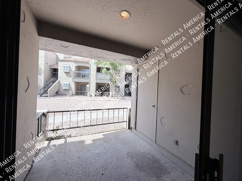 Building Photo - 747 S Ext Rd