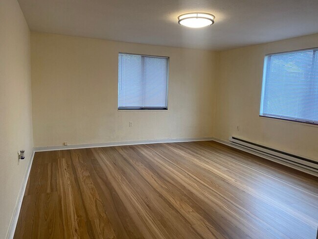 Building Photo - 523- 525  Markeson St