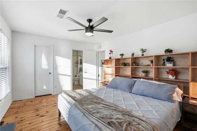 Building Photo - 10 Dogwood Dr