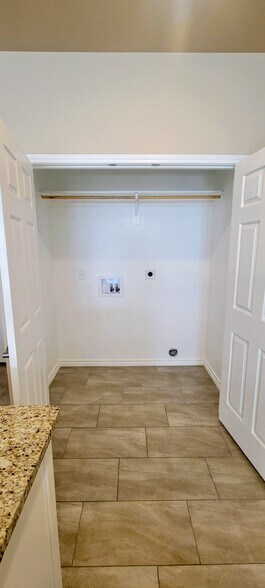 Building Photo - 5415 Rose Gdn Lp