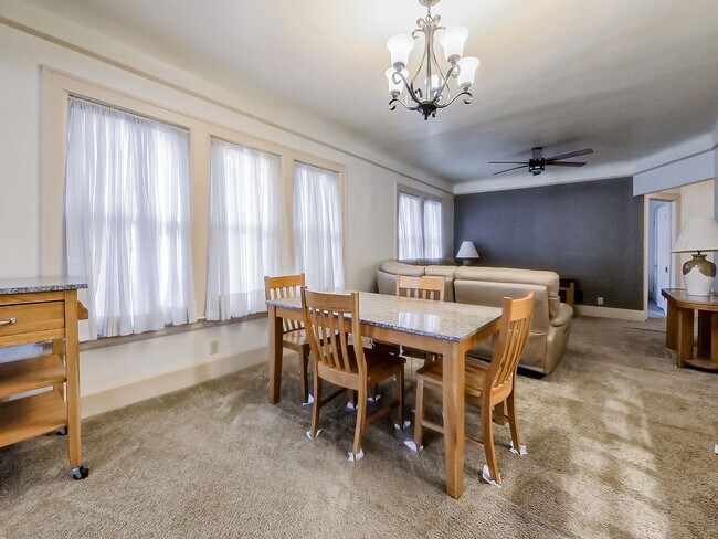 Building Photo - Welcome to this beautiful 2 bedroom, 2 bat...