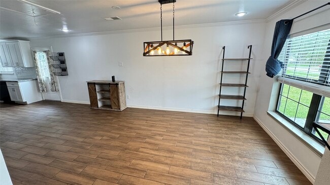 Building Photo - 221 Hyta St