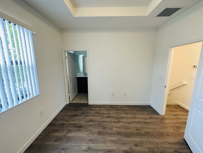 Building Photo - 346 NE 208th Terrace