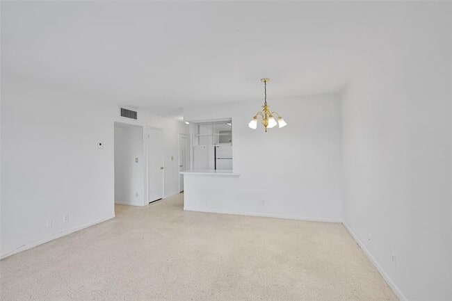 Building Photo - 2624 NE 32nd St