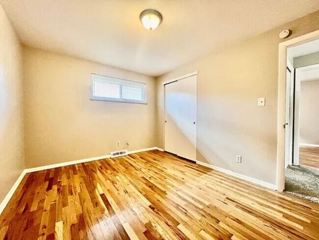 Building Photo - Duplex Unit Now Available!