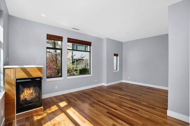 Building Photo - 2034 NW 16th Ave