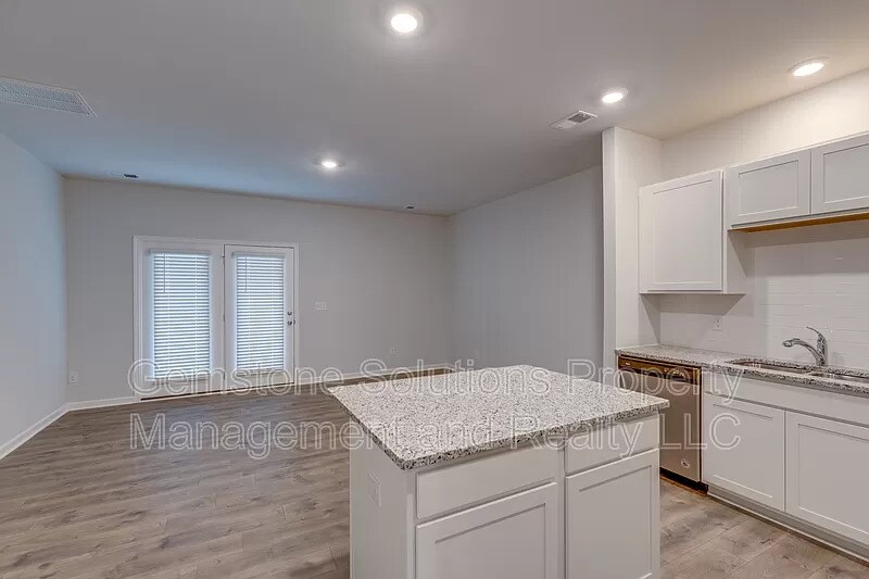 Building Photo - 608 Clifford Heights