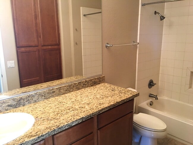 Building Photo - Chandler 5 Bed, 3 Bath + Bonus Room Office/Den