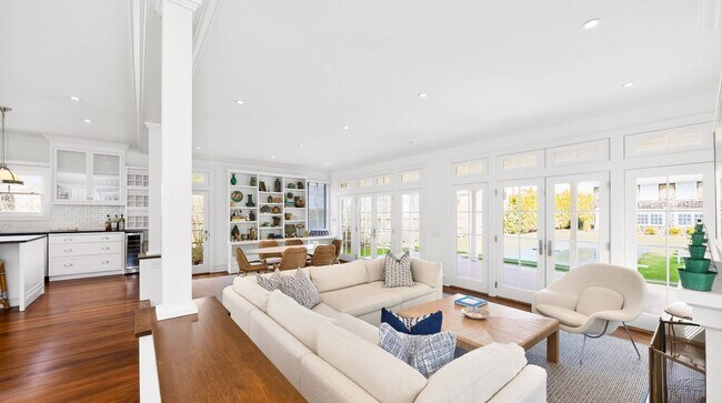 Building Photo - 133-135 Toylsome Ln