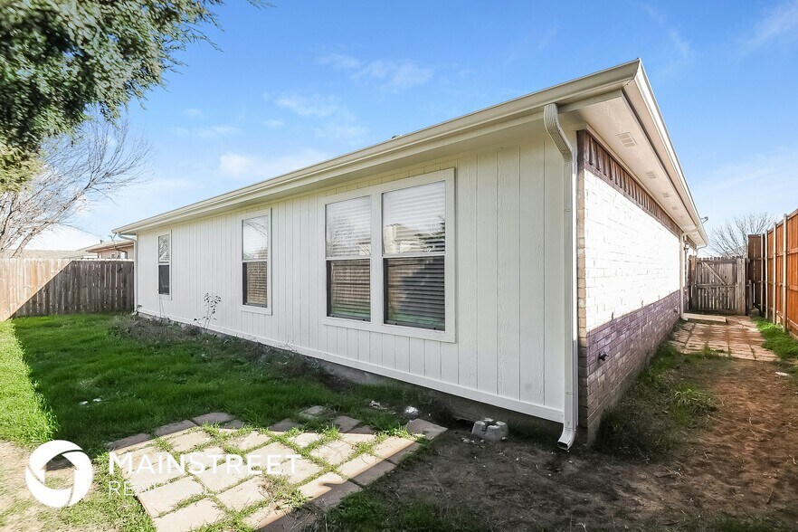 Building Photo - 705 Langford Dr