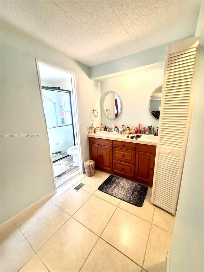 Building Photo - 118 Burgundy Dr