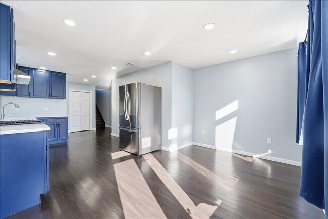 Building Photo - 225 Freeman Ave