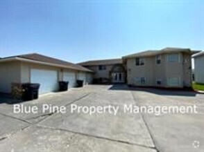 Building Photo - 2264 Stace St
