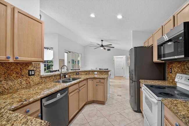 Building Photo - 2769 Pointe Cir