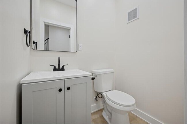 Building Photo - 1819 Judson St