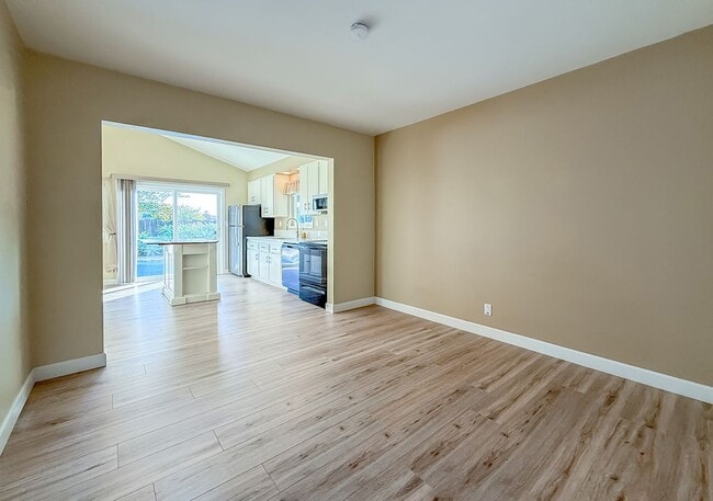 Building Photo - 1251 Buckingham Dr
