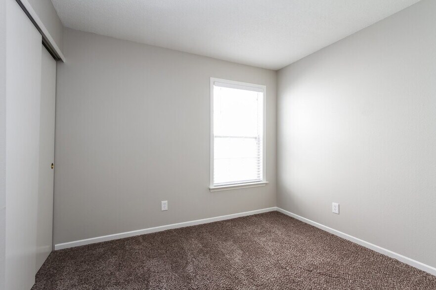 Building Photo - 728 Adagio Dr