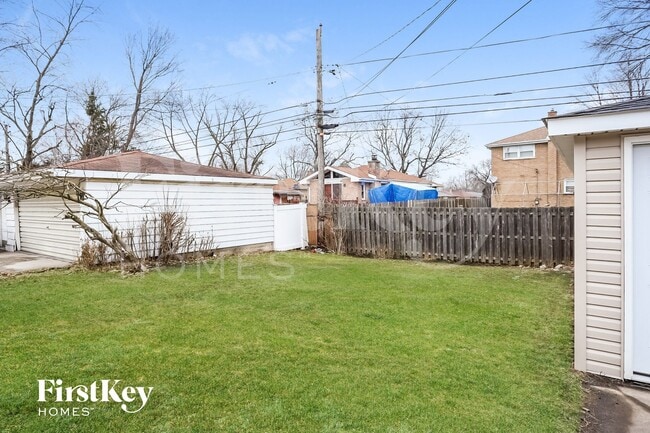 Building Photo - 1018 E 161st Pl