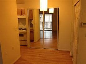 Building Photo - 2/1 Condo with screened porch and communit...