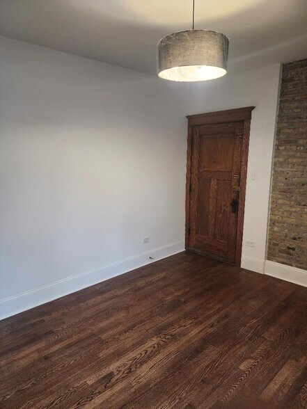 Building Photo - 2507 W Belle Plaine Ave