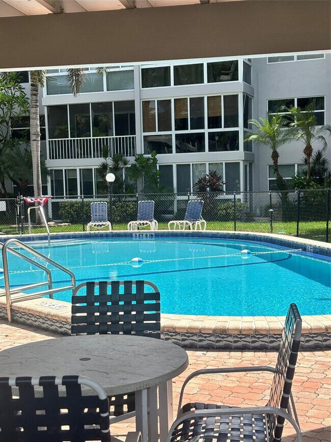 Building Photo - 1200 SW 12th Ave