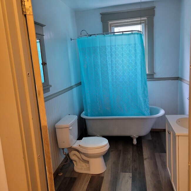 Building Photo - 1200 Race St